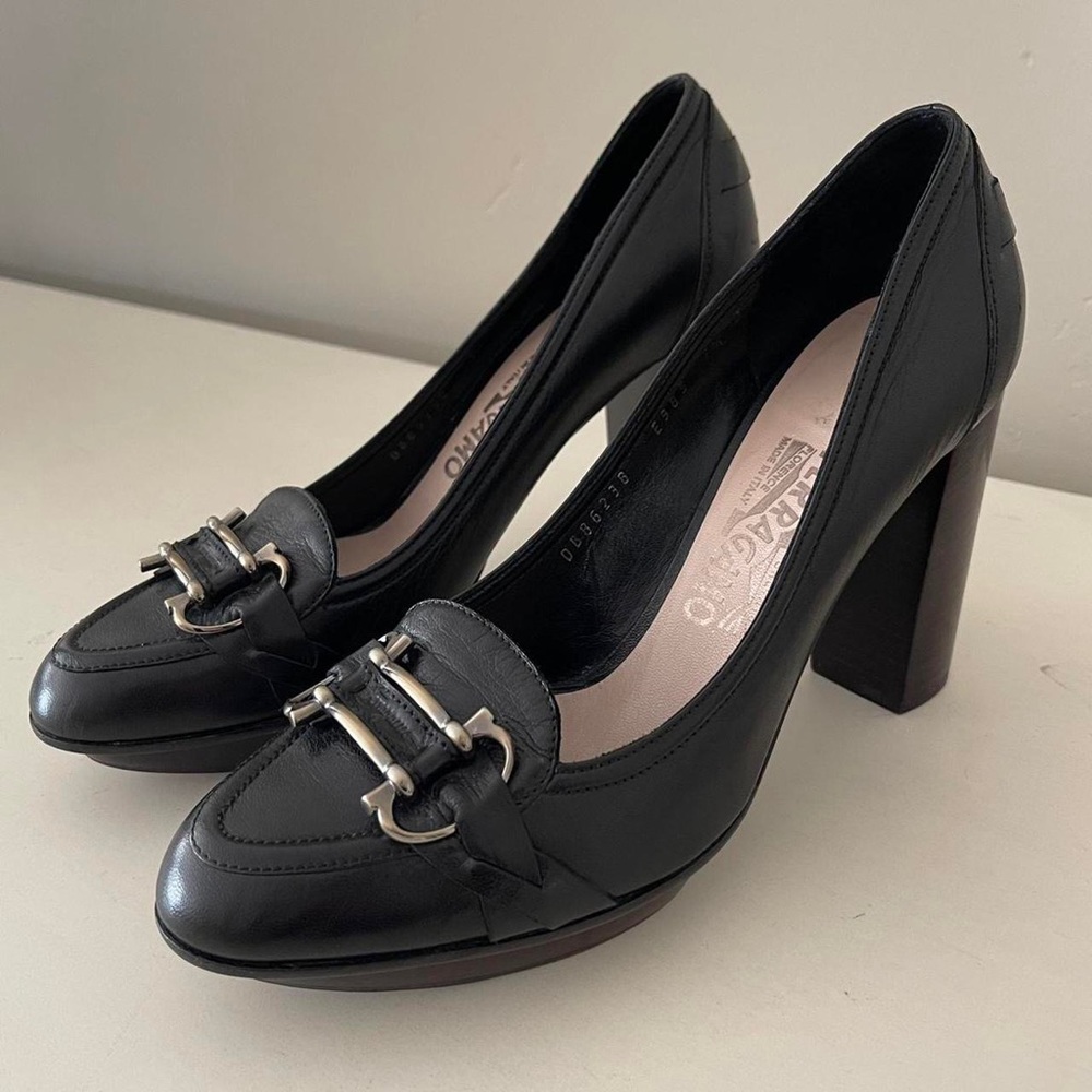 Vintage Salvatore Ferragamo heeled loafers